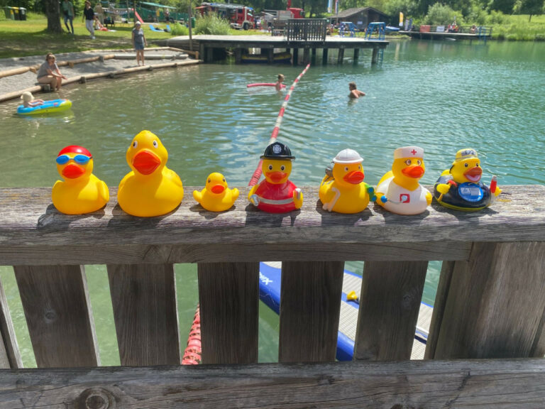 ​Abschlussfest am Tristacher See – Enten der Blaulicht Charity-Aktion wurden auf ihren ersten Schwimmausflug geschickt